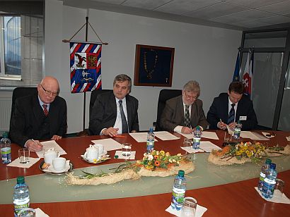 Dohoda o vzájomnej spolupráci medzi TSK a Združením podnikateľov Slovenska, krajská rada Trenčín